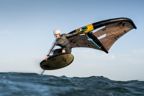 Duotone_Wing_Foiling_Skybrid-SLS_Action-Shots_15