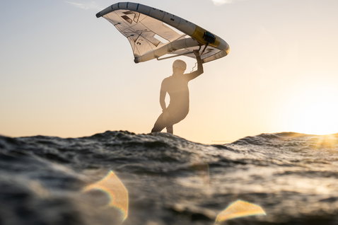 Duotone_Wing_Foiling_Unit-SLS-Concept-Blue_Action-Shots_4