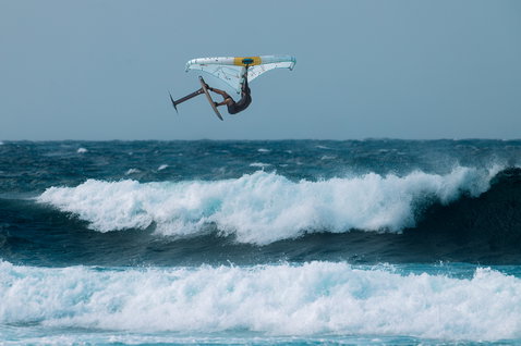 Duotone_Wing_Foiling_Unit-SLS-Concept-Blue_Action-Shots_10