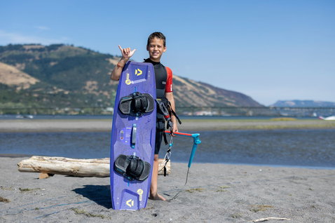 Planche de kitesurf Duotone Shred twin-tip en action lors d'une session de kitesurf à Hood River Oregon