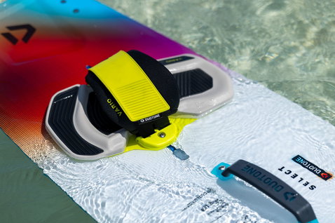 Duotone Vario Combo Select fixation twin-tip kiteboard en prune foncé et jaune fluo