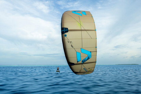 Duotone Rebel SLS LEI kite during foiling in a tropical ocean lagoon