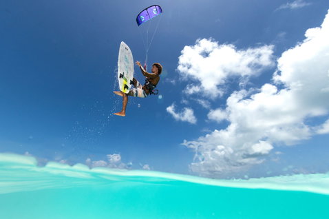 Duotone Rebel SLS LEI kite during kitesurfing in a tropical ocean lagoon