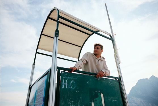 Duotone_Apparel_Hoody-Signature-Originals-unisex_Action-Shots_1