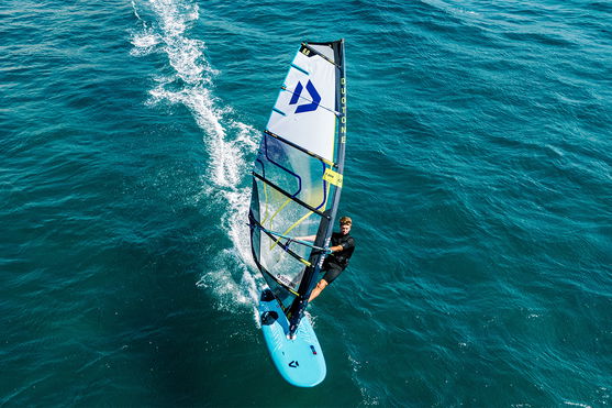 Duotone_Windsurfing_Eagle-(SB,-incl.-fin)_Action-Shots_5