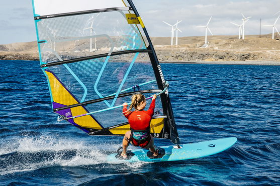 Duotone_Windsurfing_Eagle-(SB,-incl.-fin)_Action-Shots_4