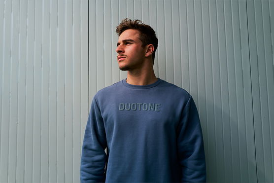 Duotone_Apparel_Sweater-Signature-Originals-unisex_Action-Shots_4