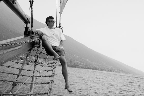 Duotone_Apparel_T-Shirt-Signature-Originals-men_Action-Shots_4