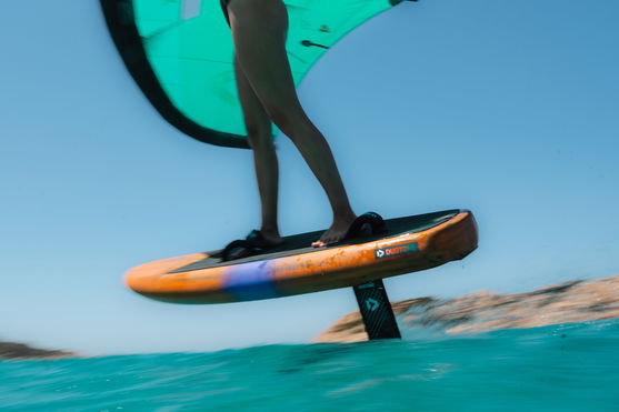 Duotone_Wing_Foiling_Sky-Free_Action-Shots_6