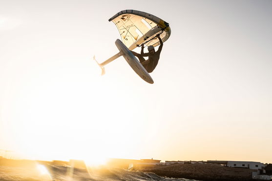 Duotone_Wing_Foiling_Skybrid_Action-Shots_2