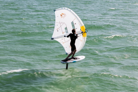 Duotone_Wing_Foiling_Skybrid_Action-Shots_3