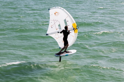 Duotone_Wing_Foiling_Skybrid_Action-Shots_3