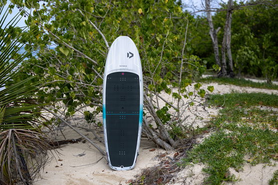 Duotone_Wing_Foiling_Skybrid_Action-Shots_12