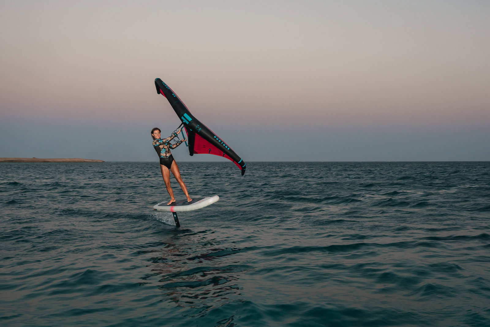 DUOTONE Skybrid Air ᐅ Travel-friendly midlength foil board!