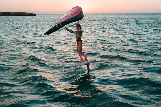 Duotone_Wing_Foiling_Skybrid-Air_Action-Shots_4