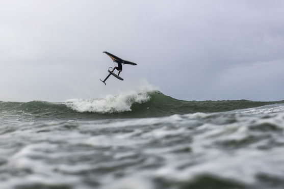 Duotone_Wing_Foiling_Float-SLS_Action-Shots_3