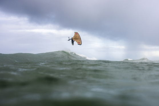 Duotone_Wing_Foiling_Float-SLS_Action-Shots_5