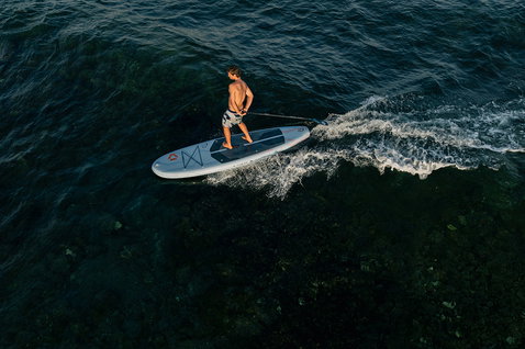 Planche iSUP Duotone Flow Air SLS en stand up paddle sur l'océan