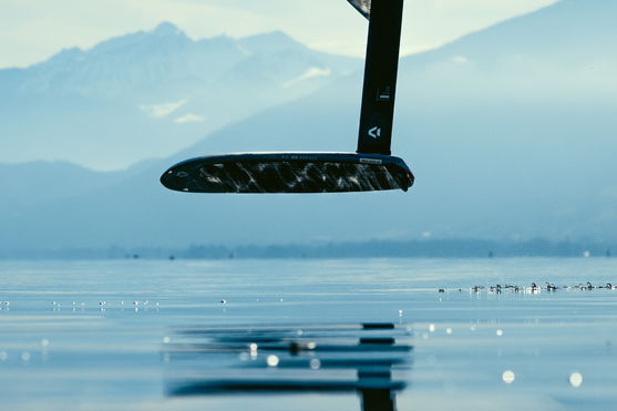 Duotone_Wing_Foiling_Front-Wing-AMP-2.0-SLS_Action-Shots_9