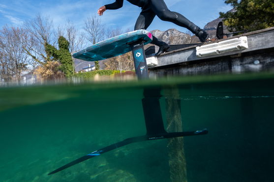 Duotone_Wing_Foiling_Front-Wing-AMP-2.0-SLS_Action-Shots_8