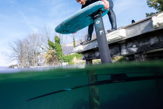 Duotone_Wing_Foiling_Front-Wing-AMP-2.0-SLS_Action-Shots_1