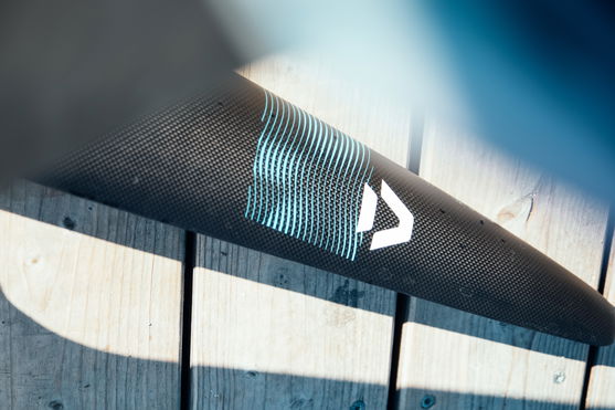 Duotone_Wing_Foiling_Front-Wing-AMP-2.0-SLS_Action-Shots_2