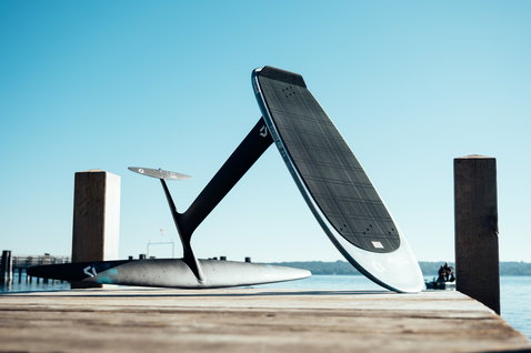 Duotone_Wing_Foiling_Front-Wing-AMP-2.0-SLS_Action-Shots_3