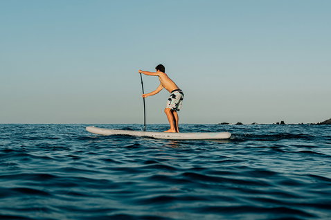 Duotone Raven Air SLS iSUP touring board during SUP paddling on the open ocean
