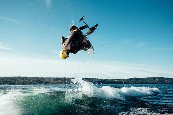 Duotone_Wing_Foiling_Strider-SLS-Wake_Action-Shots_2
