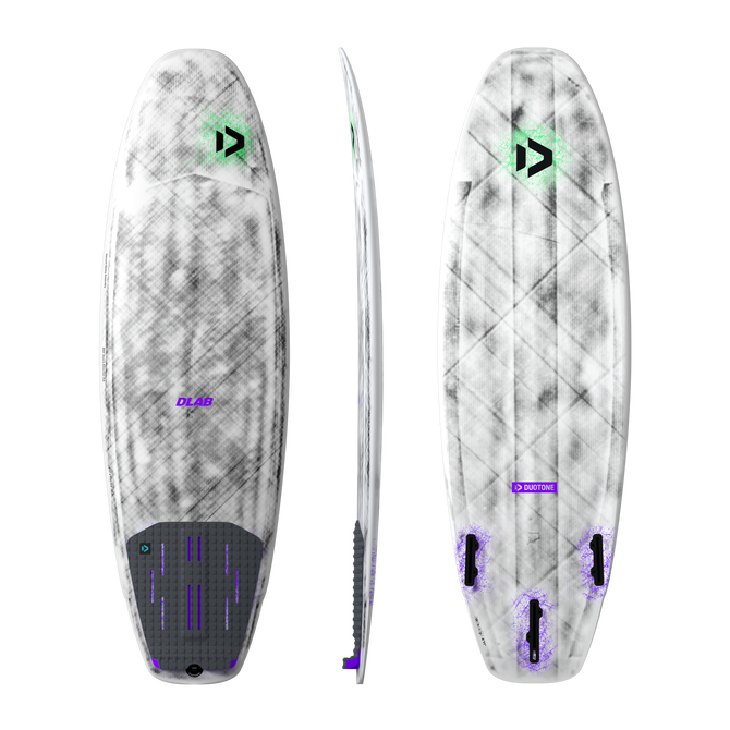 Tabla de kitesurf direccional Duotone Whip D/LAB en gris claro y blanco con gráfico de carbono, configuración thruster