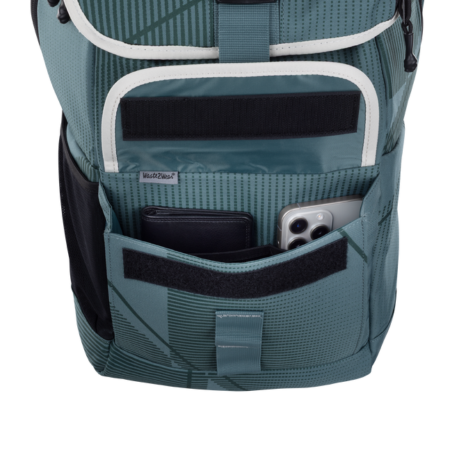 Duotone Daypack 40l detalhe bolso organizador em verde ardósia com compartimento para telemóvel e carteira