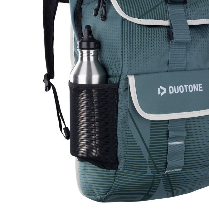 Duotone Daypack mochila 40L em teal – detalhe bolso lateral com garrafa
