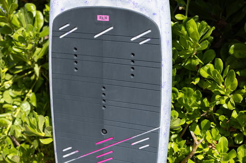 Duotone Paradox SLS planche de wing foil détail pont avec pad EVA et inserts footstrap