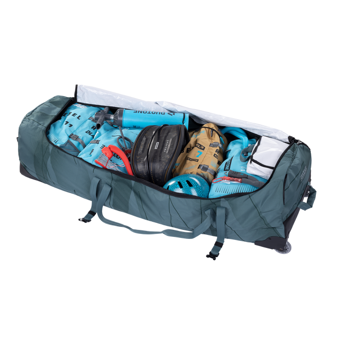 Duotone Combi Bag borsa kiteboardig con ruote in blu ardesia, aperta con attrezzatura kite