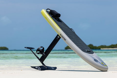 Duotone Midfish Air tavola eFoil con Cruise mast e kit di montaggio batteria in spiaggia