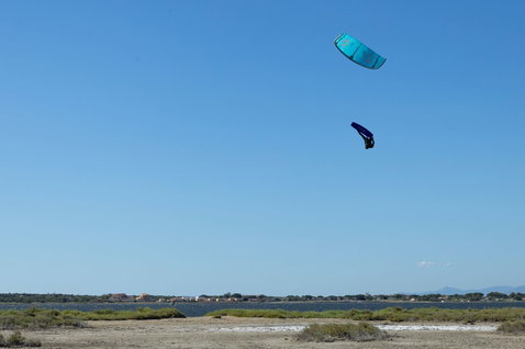 Duotone Evo D/LAB LEI kite during kitesurfing over a coastal lagoon in teal