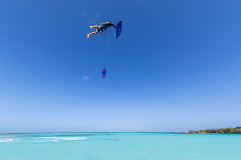 Duotone Dice SLS LEI kite during freestyle kitesurfing above a tropical lagoon