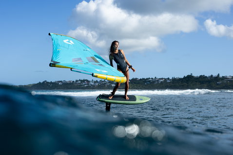 Duotone Trace SLS planche de wing foil lors du wing foiling en Guadeloupe