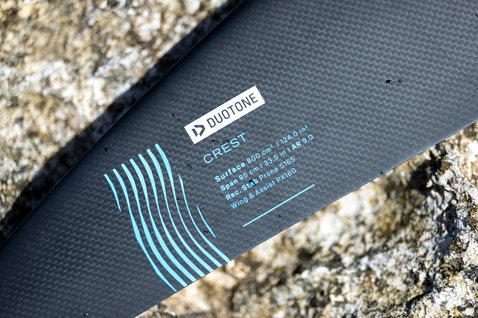 Duotone Crest SLS front wing 800 cm² in carbon black, surface detail view