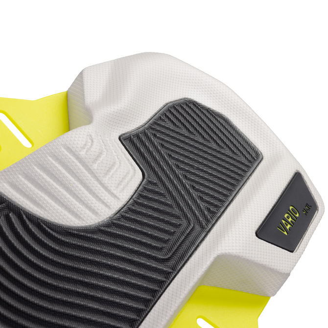 Détail du pad et sangle de fixation kitesurf Duotone Vario en gris, blanc et jaune néon