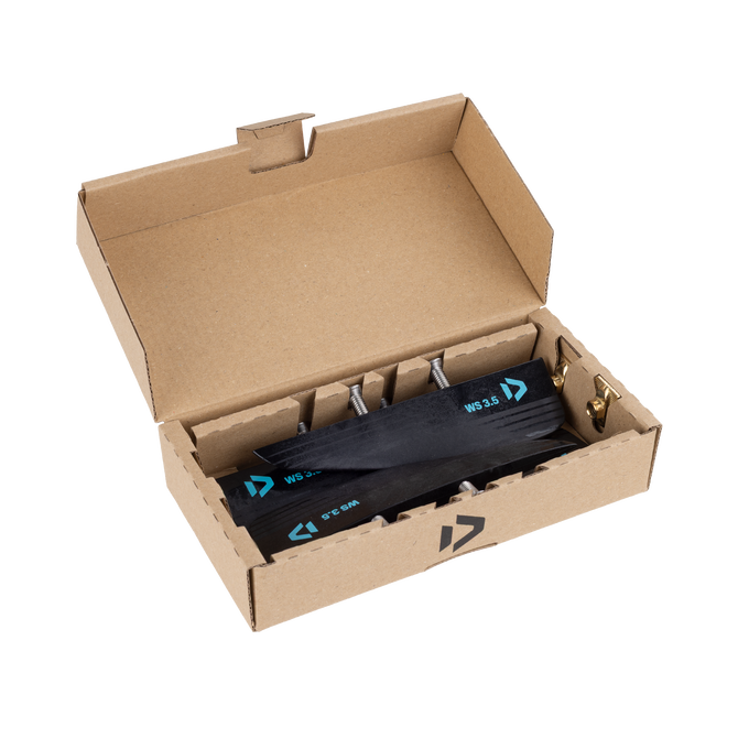Caja de aletas para tabla de kite Duotone WS 3.5 con cuatro aletas negras y tornillos
